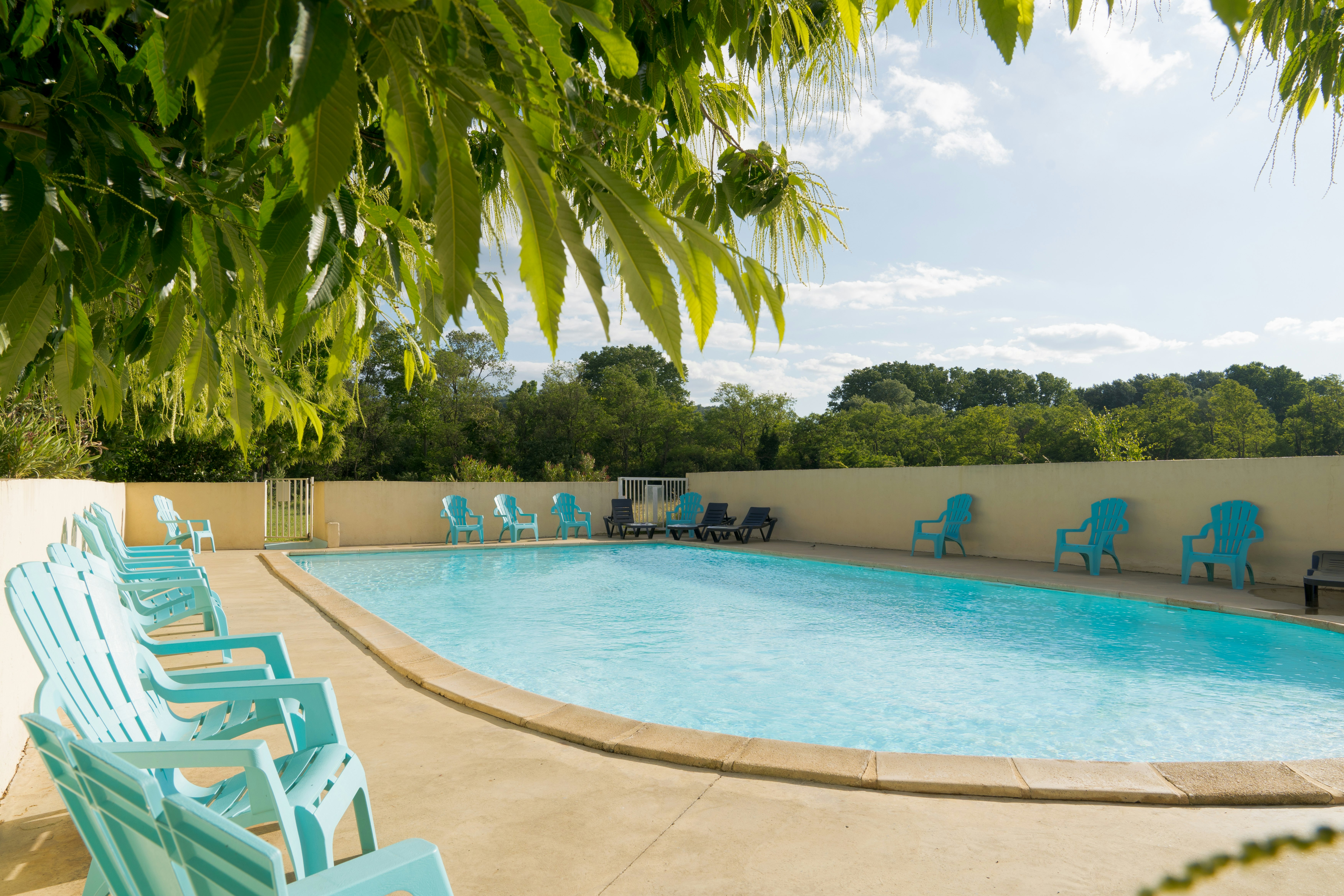 Camping La Turelure - Nature Zen - Pool auf dem Campingplatz