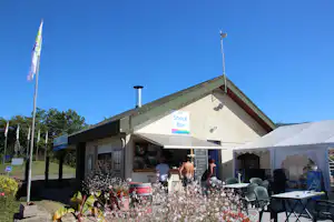 Camping La Vallée Bleue - Bar vom Campingplatz mit Terrasse