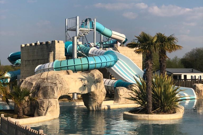 Camping La Vallée de Deauville - Wasserrutschen im Freibad