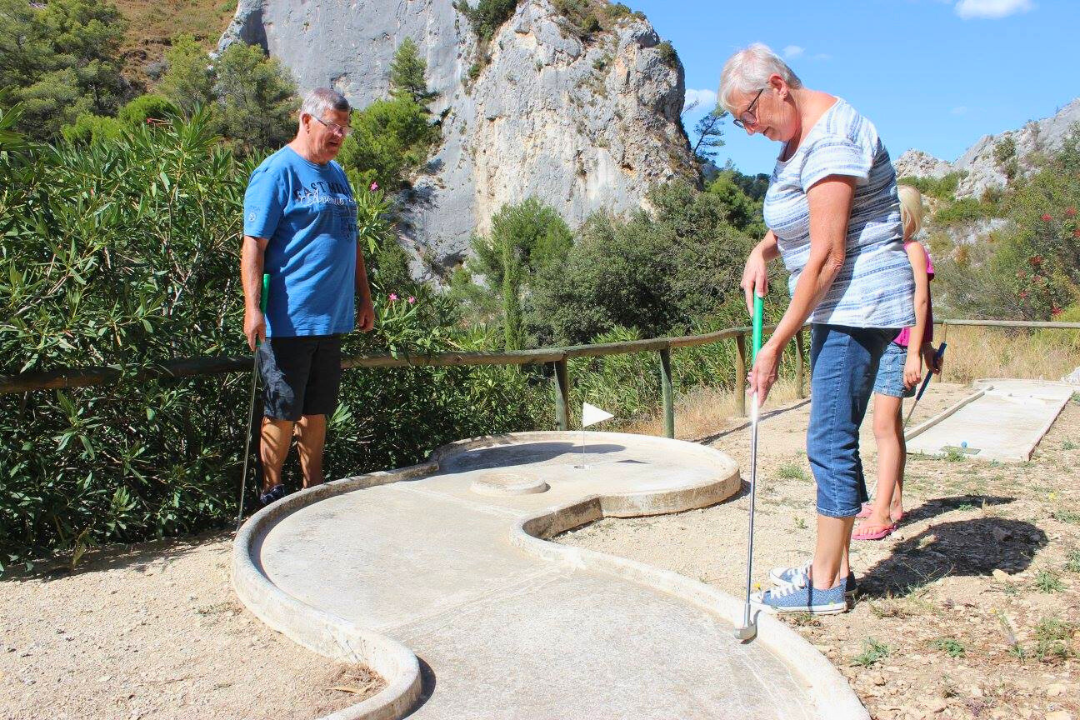 Camping La Vallée Heureuse  - Minigolfanlage auf dem Campingplatz