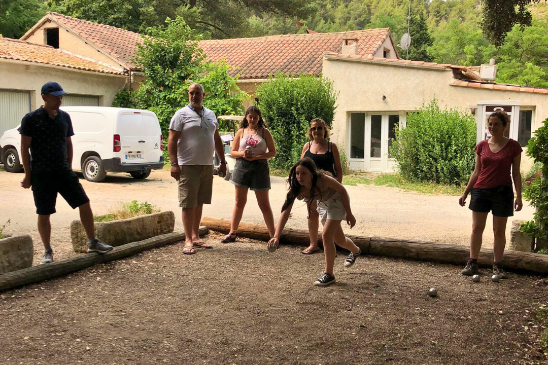 Camping La Vallée Heureuse - Pétanque-Feld auf dem Campingplatz