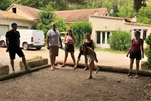 Camping La Vallée Heureuse - Pétanque-Feld auf dem Campingplatz