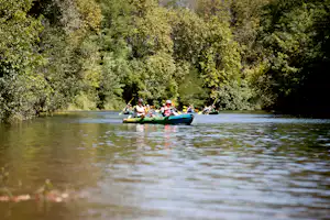 Camping La Vallée Verte - Kanu fahren in der Nähe des Campingplatzes