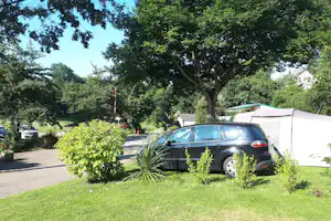 Camping La Vallée - Stellplätze im Grunen auf dem Campingplatz