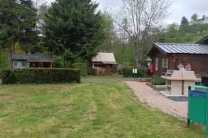 Camping La Vallée - Grillstelle auf dem Campingplatz
