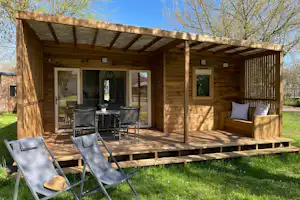 Camping la Venise Verte - Mobilheim mit Terrasse auf dem Campingplatz