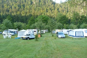 Camping La Vologne - Standplätze auf der Wiese auf dem Campingplatz