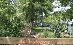 Camping La Vologne - Standplätze im Grünen auf dem Campingplatz