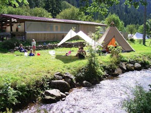 Camping La Vologne - Zeltplätze am Ufer des Flusses