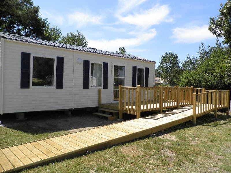 Bontempo Village La Yole  Camping La Yole  - Mobilheim mit Terrasse auf dem Campingplatz