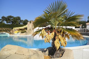 Camping La Yole - Pool vom Campingplatz mit Wasserrutsche