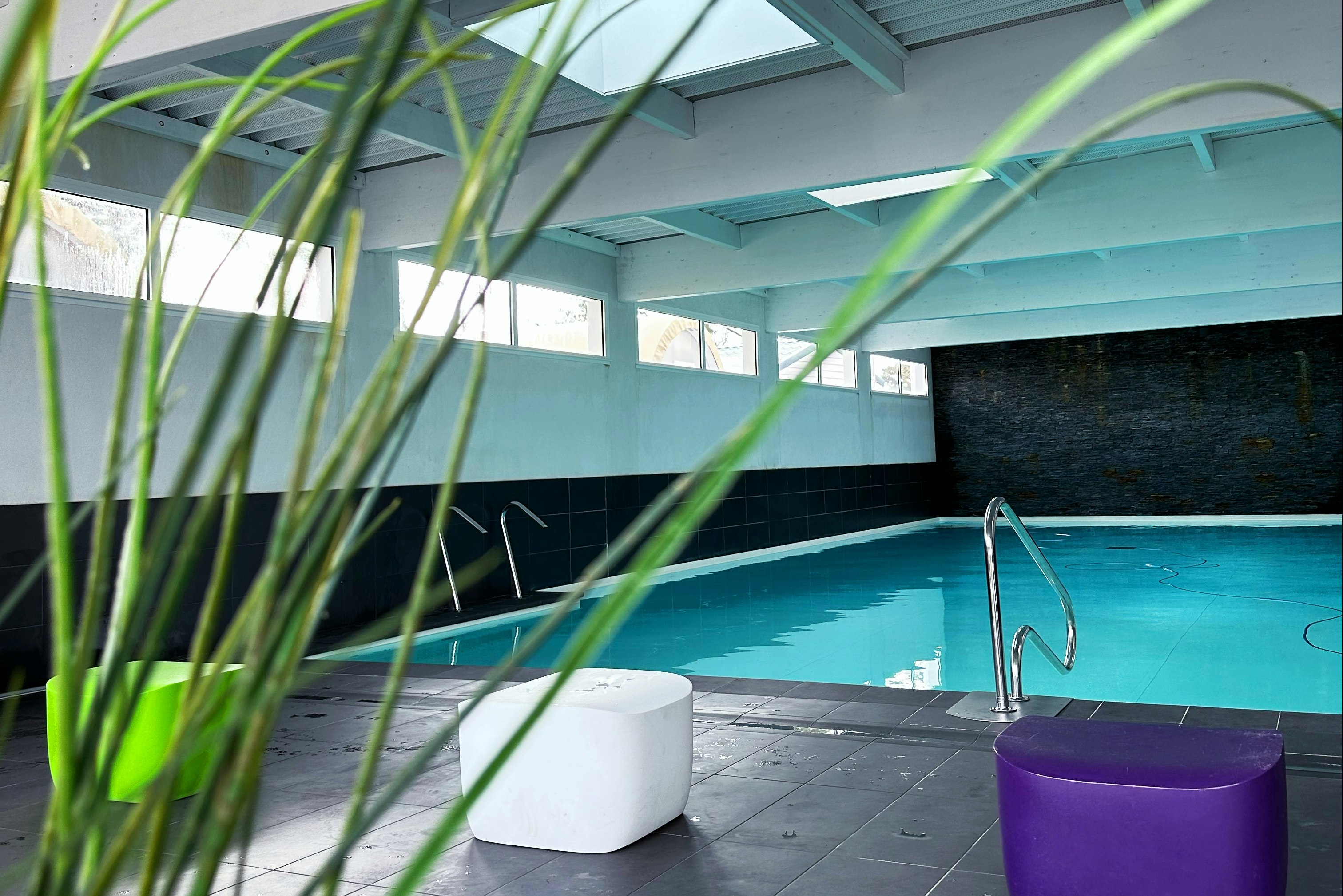 Camping L’Abri des Pins - Hallenbad auf dem Campingplatz