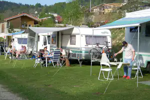 Camping Lac des Brenets - Wohnmobilstellplätze auf dem Campingplatz