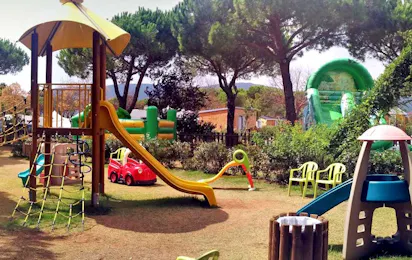 Camping Lacona Pineta