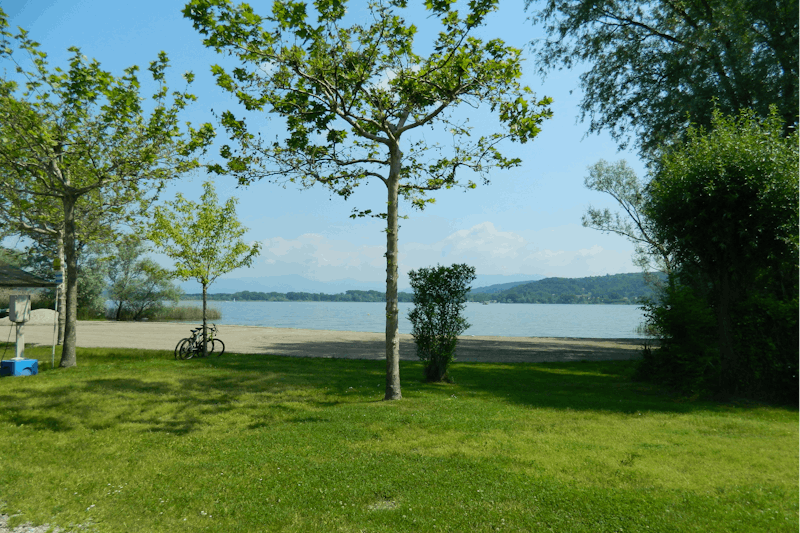 Camping Lago Azzurro - Strand am Lago Maggiore
