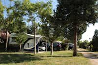 Camping Lago Barasona - Wohnmobil- und  Wohnwagenstellplätze auf dem Campingplatz