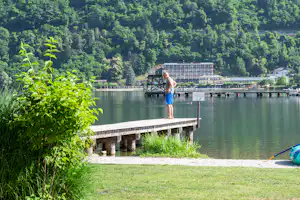 Lago Levico Camping Village - Badesteg am See