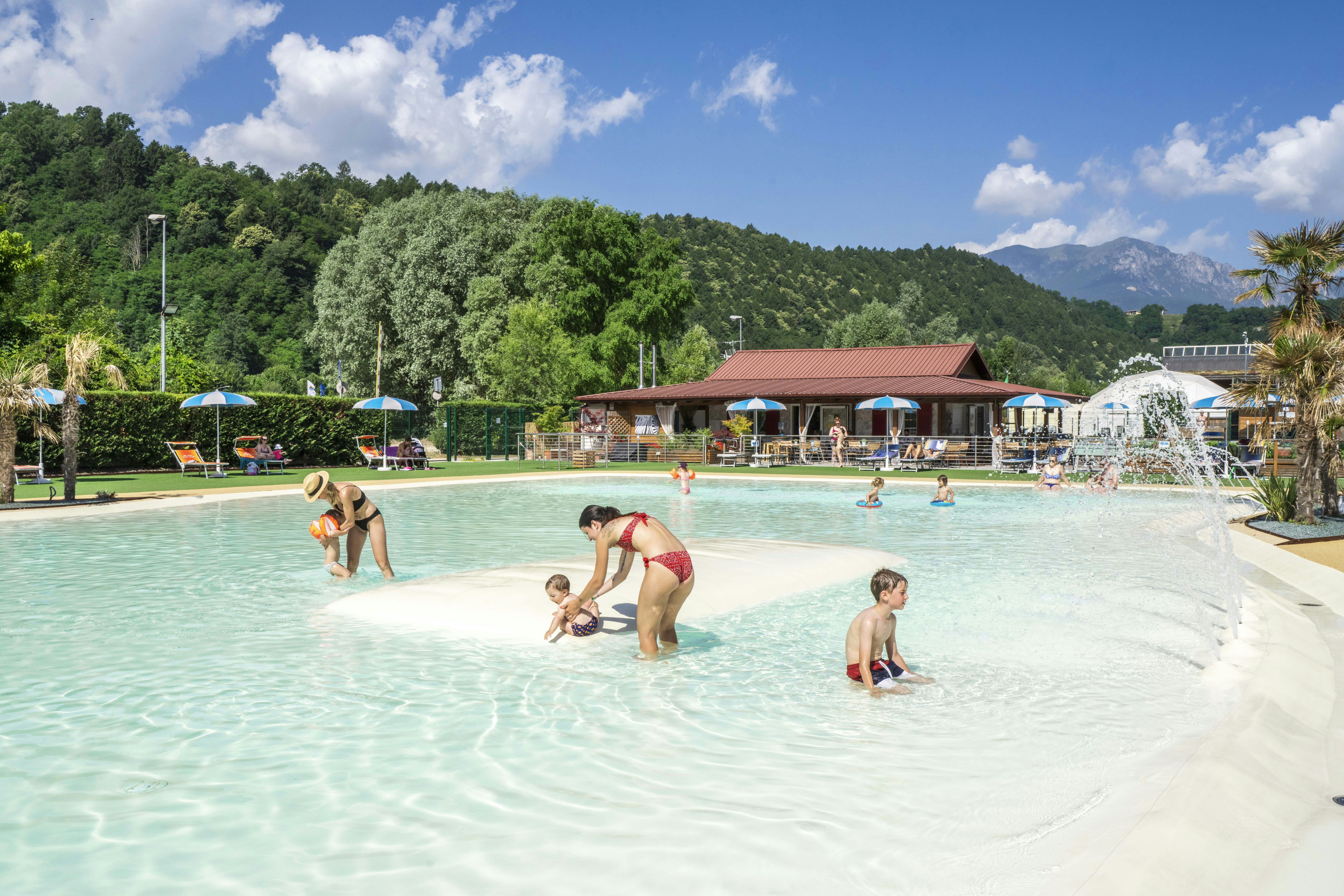 Lago Levico Camping Village - Freibad auf dem Campingplatz