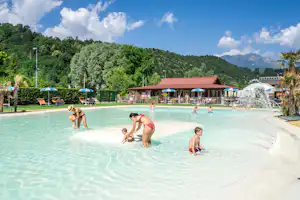 Lago Levico Camping Village - Freibad auf dem Campingplatz