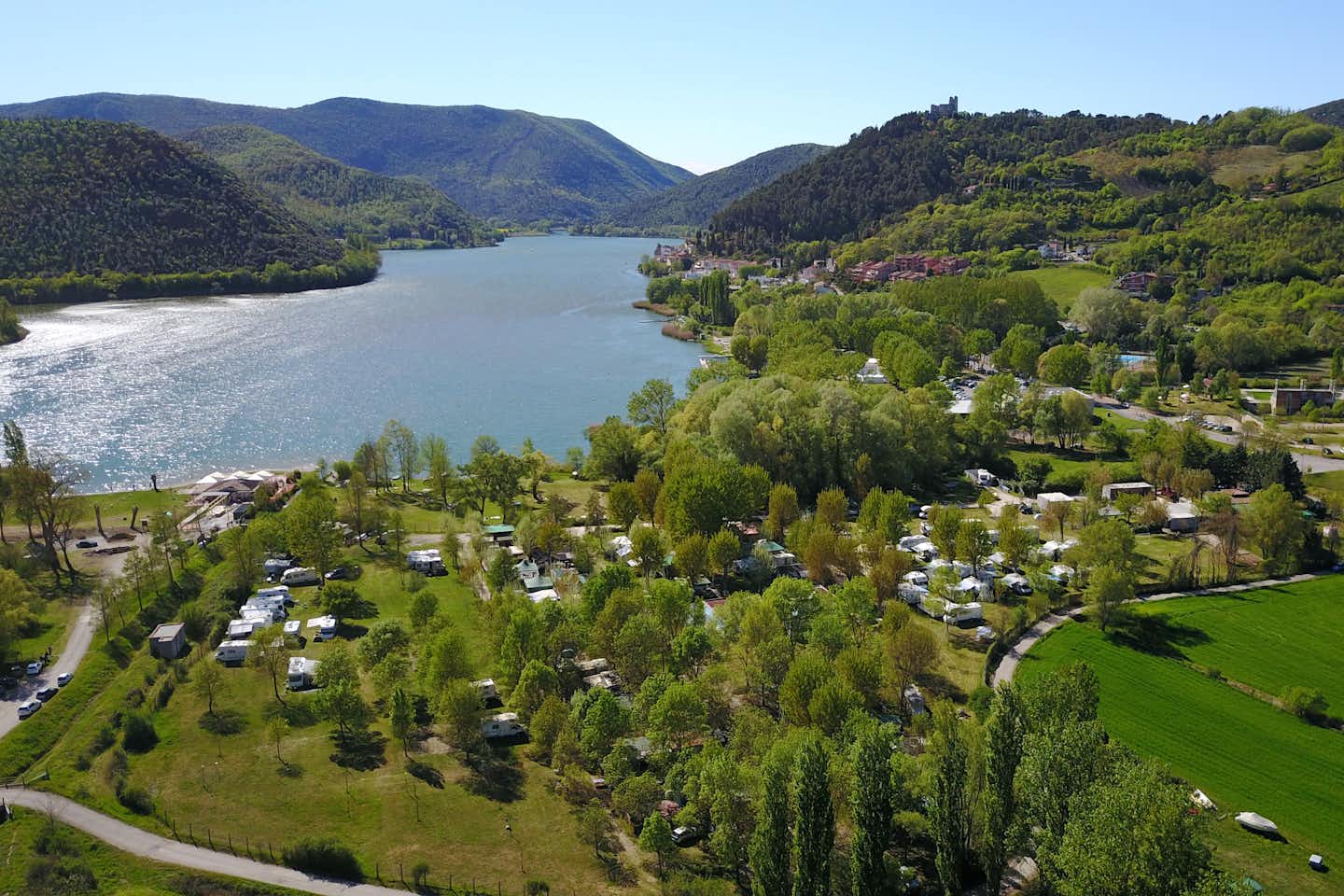 Camping Lago di Piediluco - Luftaufnahme vom Campingplatz am See