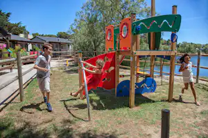 Camping Laguna - Kinderspielplatz mit Kletterburg