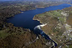 Camping l'Air du Temps - Luftaufnahme des Campingplatzes am See