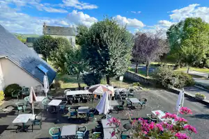 Camping l'Air du Temps - Restaurant mit Terrasse auf dem Campingplatz