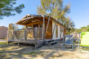 Camping L'Airial - Mobilheim mit Terrasse auf dem Campingplatz
