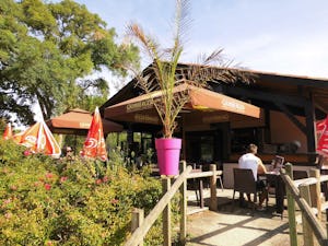 Camping Landes Azur - Restaurant mit Terrasse auf dem Campingplatz