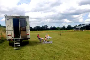 Camping Landløk - Standplätze auf der Wiese auf dem Campingplatz