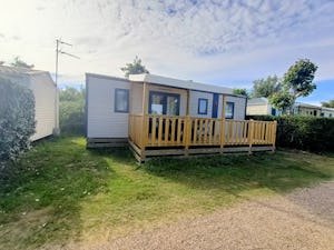 Camping Lann Brick - Mobilheim mit Terrasse auf dem Campingplatz