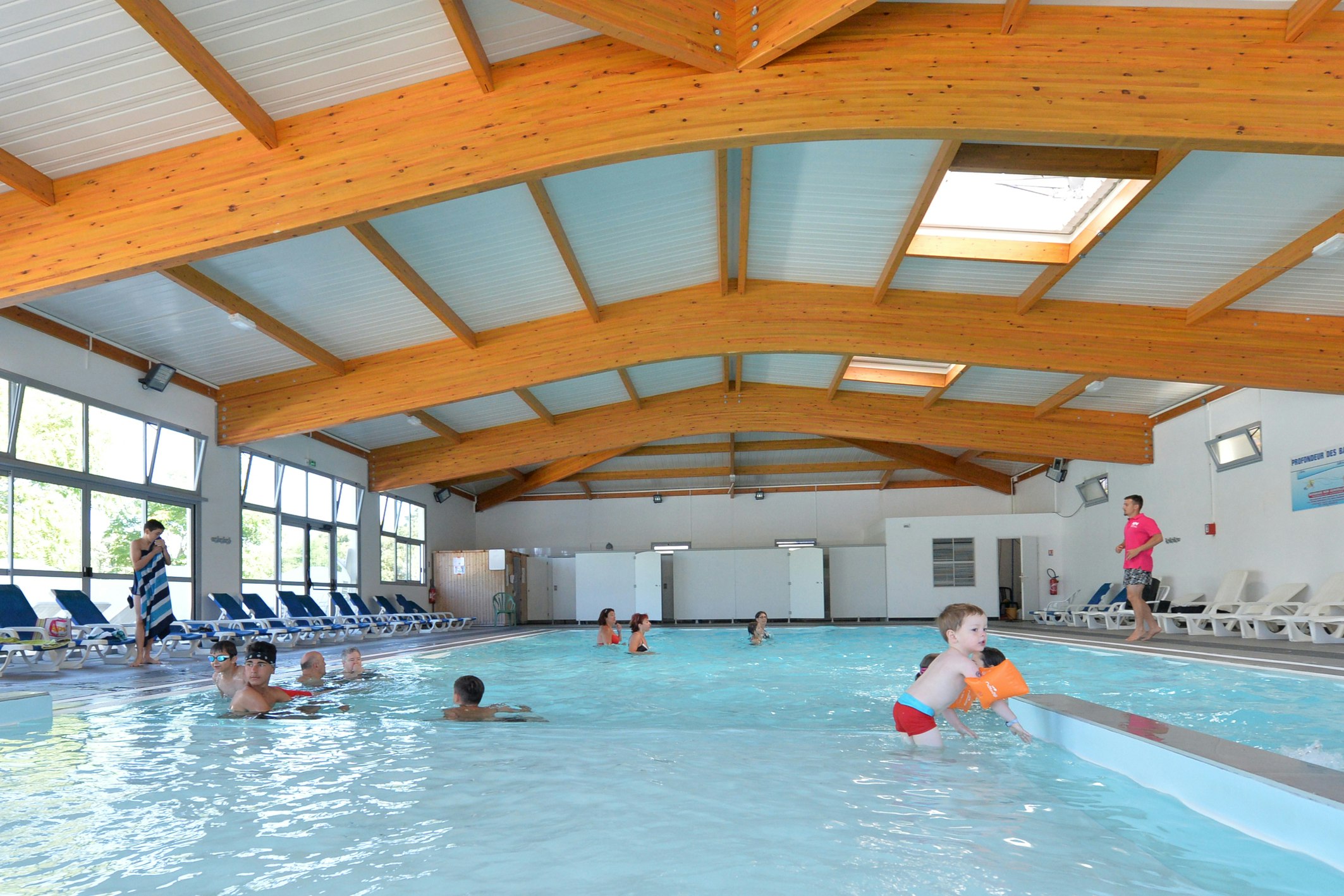 Camping APV - Anse des Pins  Camping L'Anse des Pins - Hallenbad auf dem Campingplatz