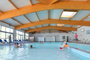 Camping APV - Anse des Pins Camping L'Anse des Pins - Hallenbad auf dem Campingplatz