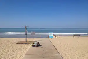Camping Laouba - Zugang zum Strand für Wassersport in der Nähe vom Campingplatz