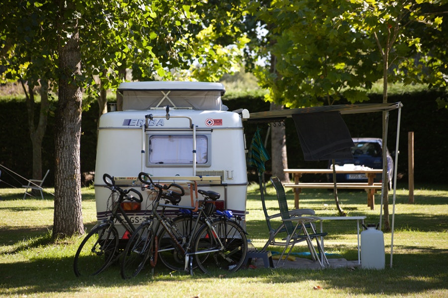 Camping Laredo - Stellplatz zwischen den Bäumen