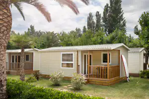 Camping Las Palmeras - Mobilheim mit Terrasse auf dem Campingplatz