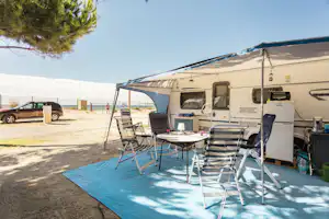 Camping Las Palmeras - Stellplätze mit Blick auf das Meer