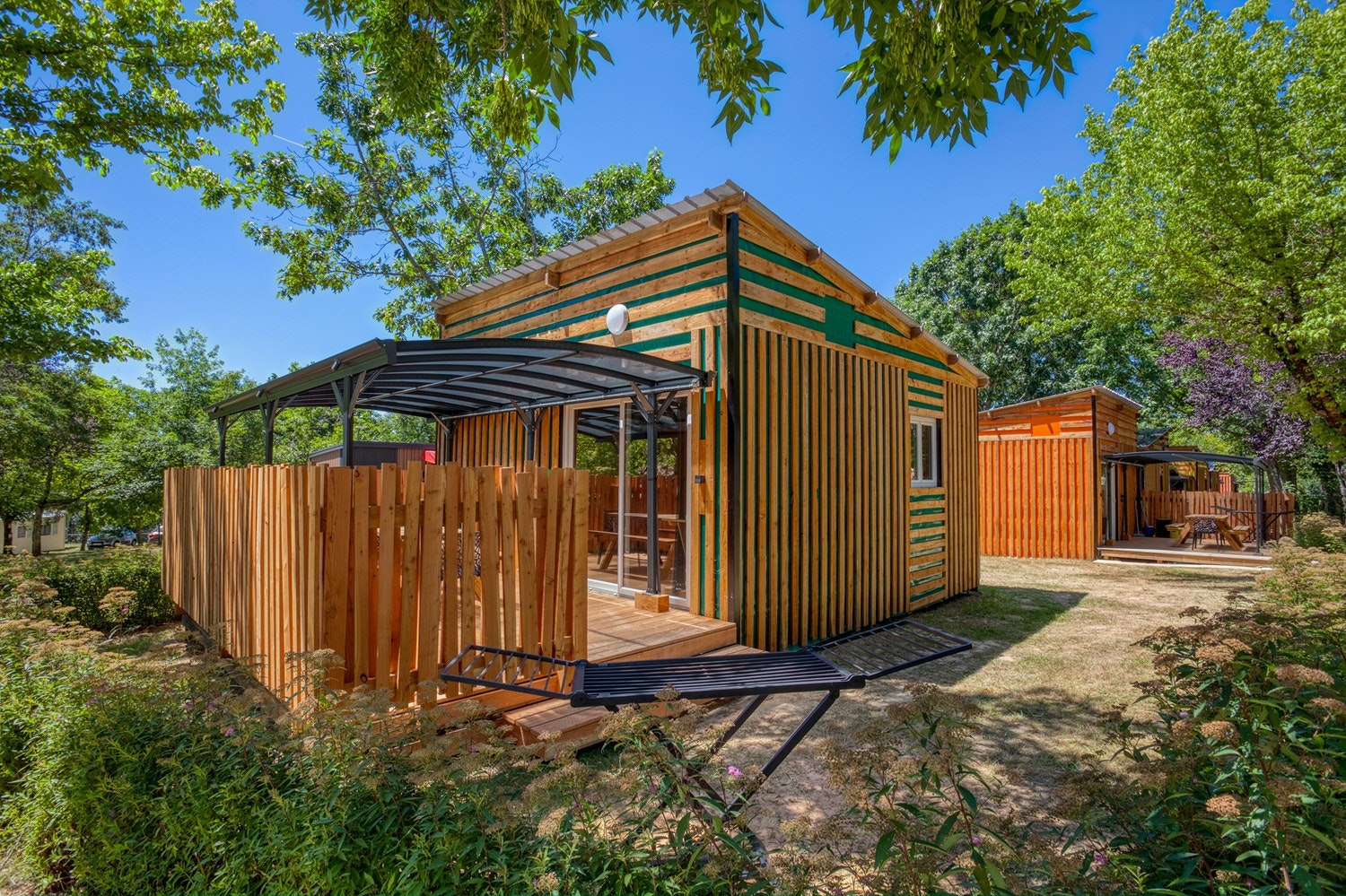 Camping Las Patrasses  - Mobilheim mit Terrasse auf dem Campingplatz