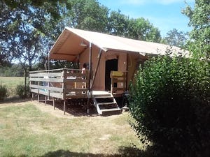 Camping Las Patrasses - Glamping-Zelt auf dem Campingplatz