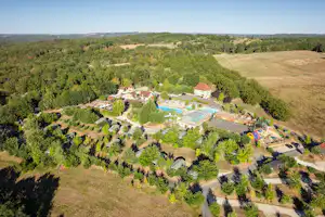 Yelloh! Village Lascaux Vacances - Übersicht auf das gesamte Campingplatz Gelände