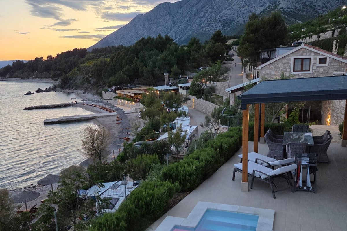 Camping Lavanda - Terrasse mit Blick auf das Meer
