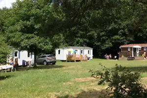 Camping Le Bas Meygnaud - Wohnwagenstellplätze im Grünen auf dem Campingplatz