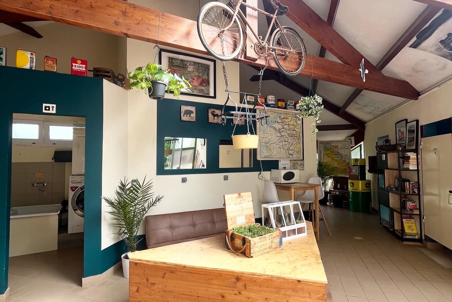 Camping Le Bec de Cisse - Aufenthaltsbereich im Servicegebäude des Campingplatzes