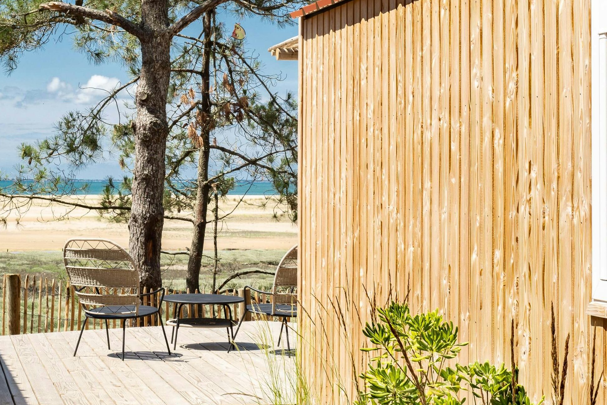 Camping Le Bellevue  Camping LE BELLEVUE  - Mobilheim mit Terrasse auf dem Campingplatz