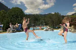 Camping Le Berceau - Pool auf dem Campingplatz