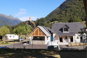 Camping Le Bergons - Außenansicht des Sanitärgebäudes