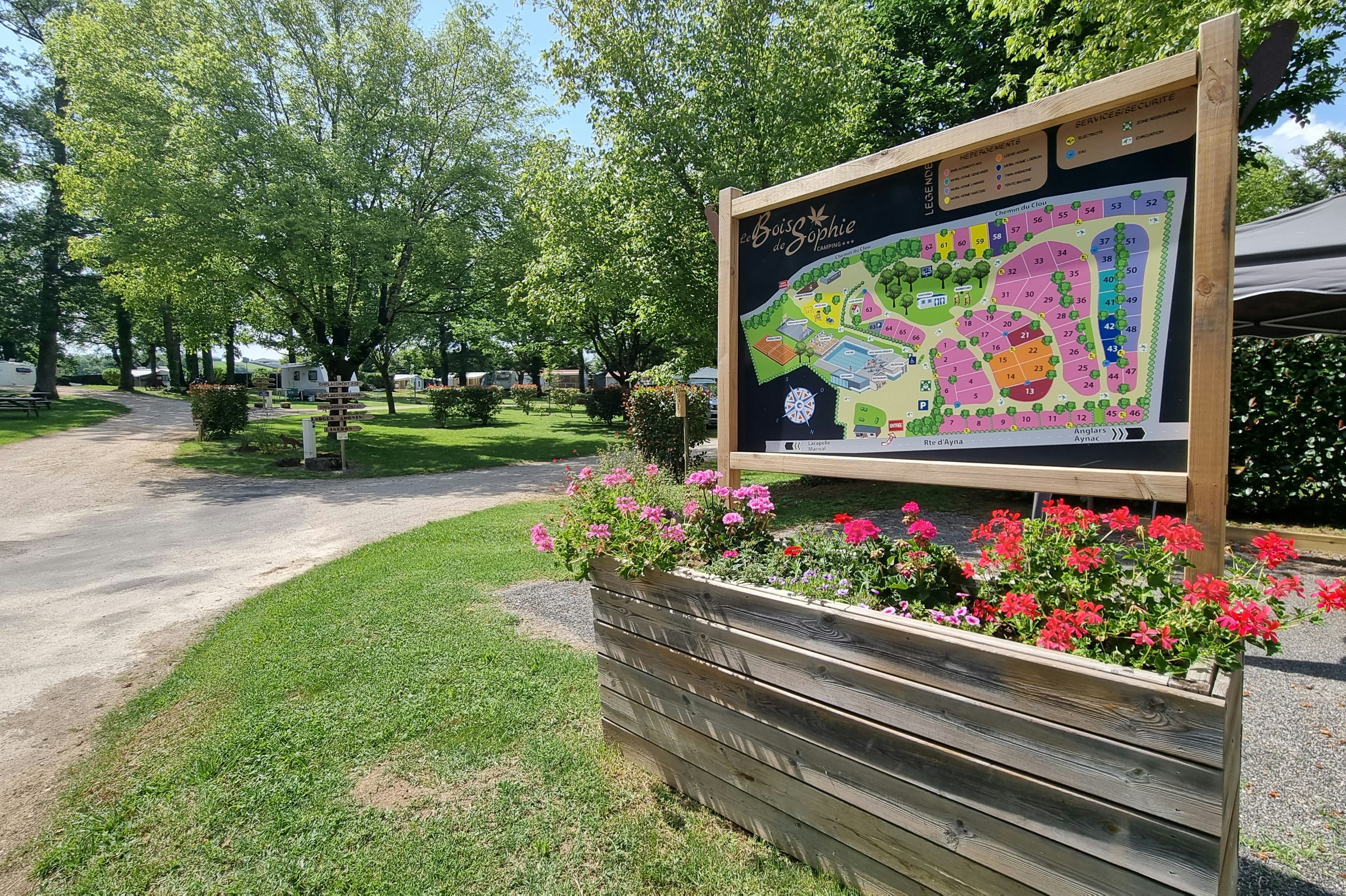 Camping Le Bois De Sophie - Lageplan am Eingang des Campingplatzes