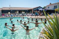 Camping Le Bois Joly  - Animation am Pool vom Campingplatz