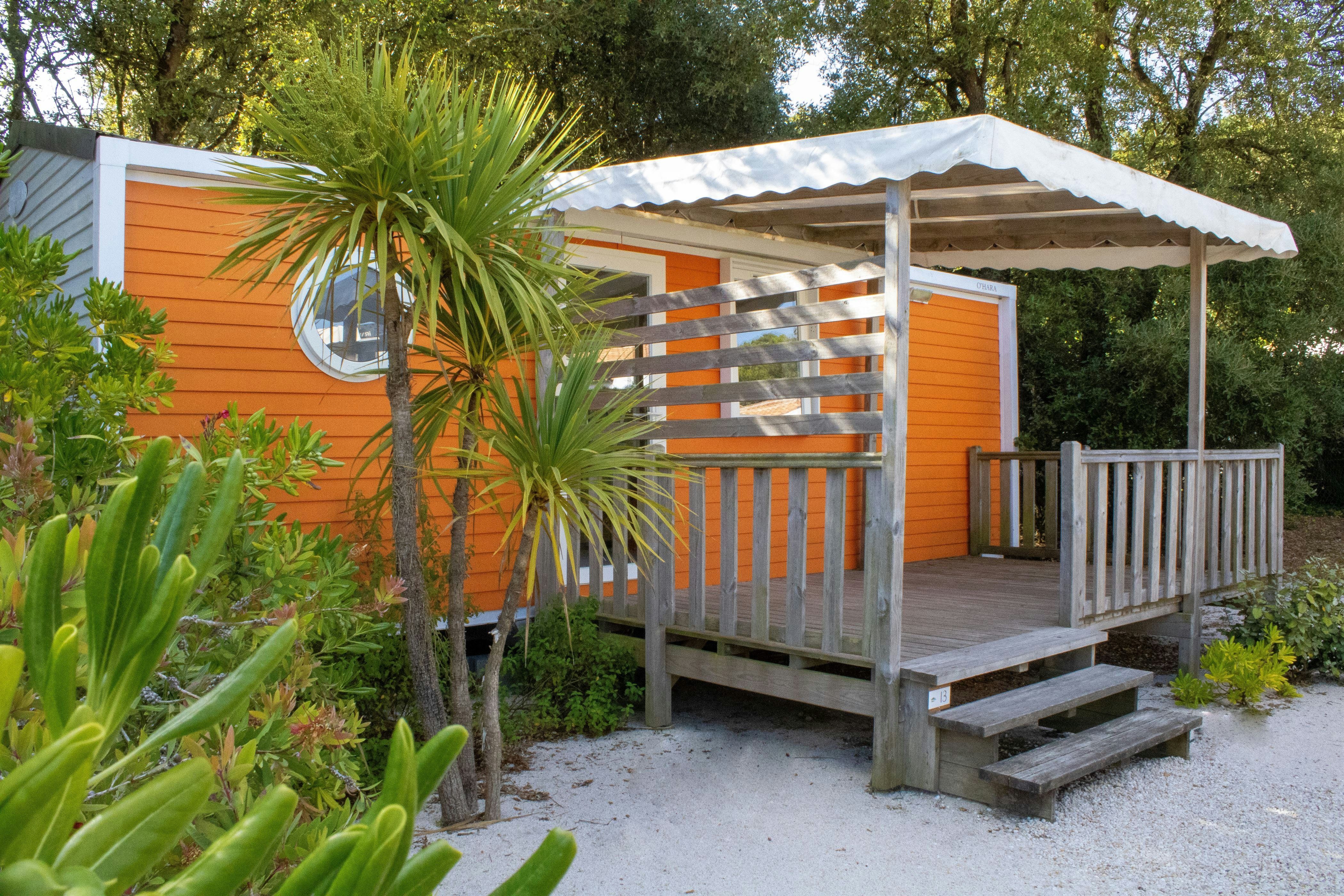 Camping Le Bois Verdon  - Mobilheim mit Terrasse auf dem Campingplatz