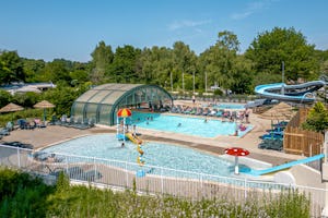Camping Le Bontemps - Ciela Village - Rutschen im Wasserpark des Campingplatzes